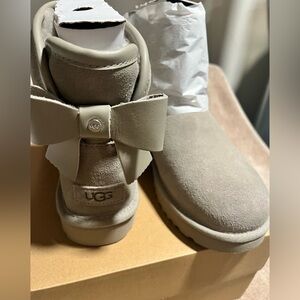 UGG Classic Ultra Mini Bailey Leather Bow Boot Women 9 Gray
